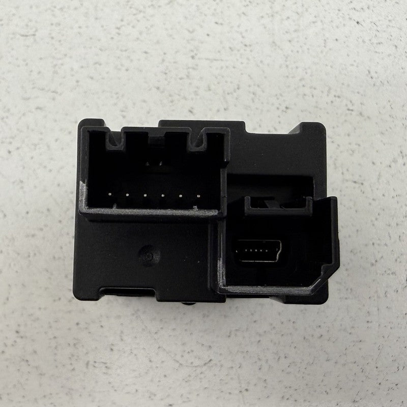 2021 Chevrolet Camaro ZL1 Center Console USB Port Auxiliary Jack 13526