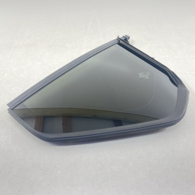 43R-01351 / 43R 01351 / 43R01351 22-25 VOLKSWAGEN GOLF R MK8 PASSENGER RIGHT REAR DOOR CORNER GLASS OEM
