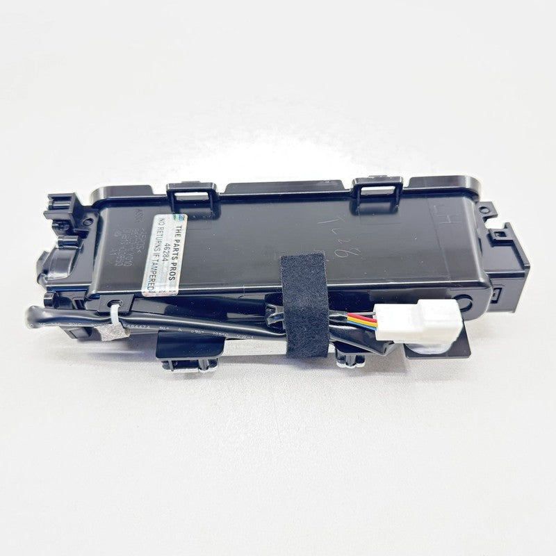 GN819-00680 / GN819 00680 / GN81900680 23-25 TOYOTA PRIUS CENTER CONSOLE WIRELESS PHONE CHARGER WITH SURROUND TRIM OEM