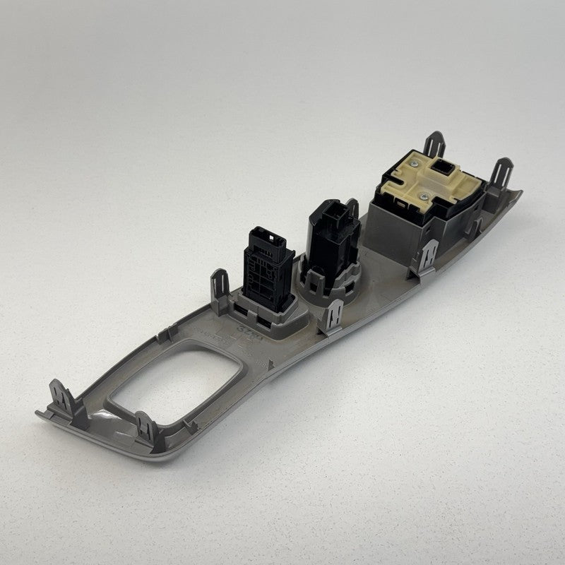 55446-47070 / 55446 47070 / 5544647070 12-17 Toyota Prius V Ignition Switch Engine Start Stop Button W/ Shift Trim OEM