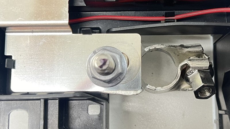 84986478 22-24 CADILLAC CT4 V BLACKWING REAR BATTERY FUSE RELAY JUNCTION BOX 84986478 OEM