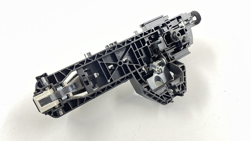 2047601634 / A2047601634 / A 204 760 16 34 1634 08-14 MERCEDES W204 W212 C E CLASS RIGHT FRONT OR REAR DOOR HANDLE WHITE