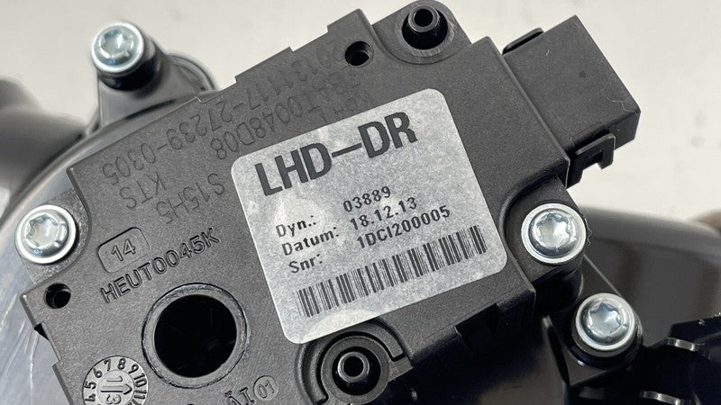 4H1.819.353.A / 4H1 819 353 A / 4H1819353A 11-18 AUDI A8 S8 LEFT FRONT OUTER DASH AIR VENT GUIDE GRILLE 4H1819353A OEM