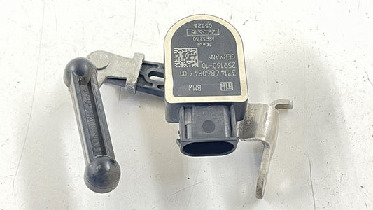 6860843 12-19 BMW M6 FRONT HEADLIGHT SUSPENSION HEIGHT LEVEL SENSOR 6860843 OEM