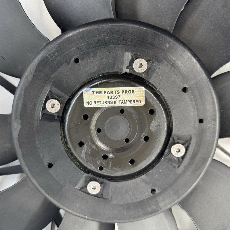 2 282 943 / 2282943 06-10 BMW M5 M6 E60 E63 E64 S85 Cooling Radiator Fan With Shroud Assembly OEM