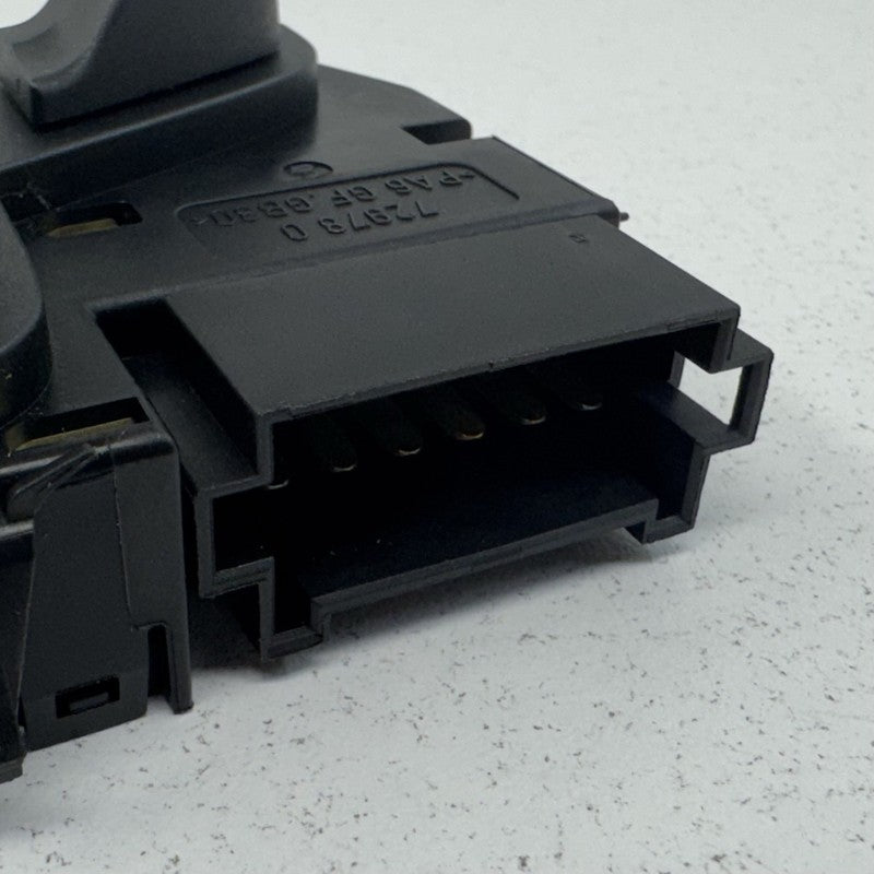 A2048701758 / 204 870 17 58 / 2048701758 08-14 Mercedes W204 C250 Passenger Right Front Seat Control Switch OEM