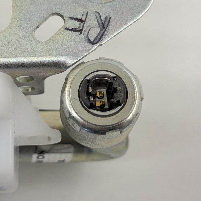 7X1650-P / 7X1650 P / 7X1650P 12-17 Toyota Prius V Passenger Right Front Seatbelt Seat Belt Retractor OEM