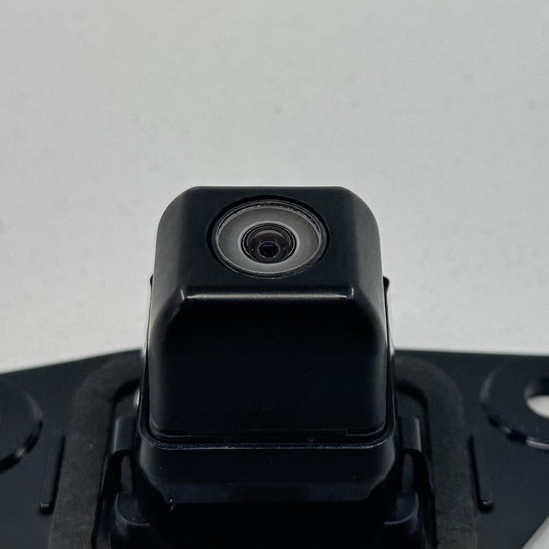 86790-48130 / 86790 48130 / 8679048130 08-13 Toyota Highlander Rear View Reverse Backup Back Up Camera 86790-48130 OEM