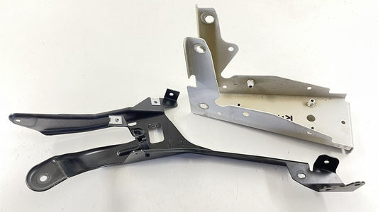 970.504.356.02 / 970 504 356 02 / 97050435602 10-16 PORSCHE PANAMERA RIGHT FRONT FENDER BRACKET SUPPORT MOUNT PAIR OEM