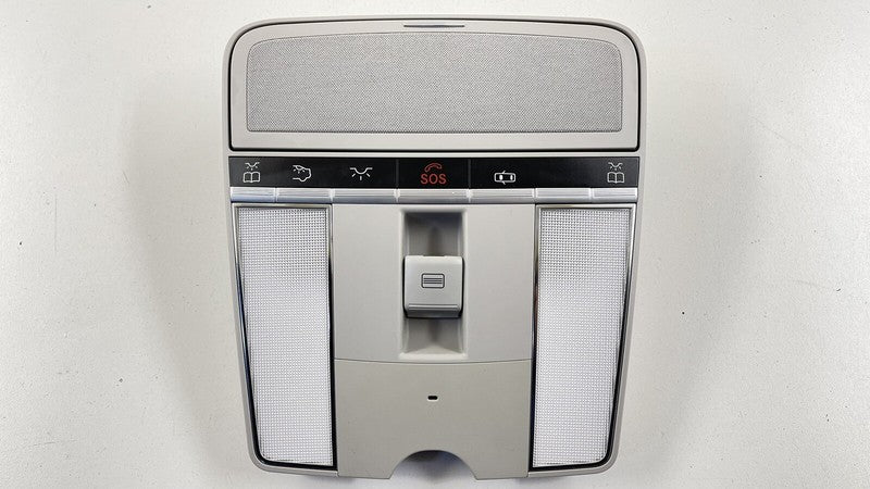 2168205226 / A2168205226 / A 216 820 52 26 5226 07-09 MERCEDES BENZ W221 S550 FRONT OVERHEAD CONSOLE READING LIGHT DOME 