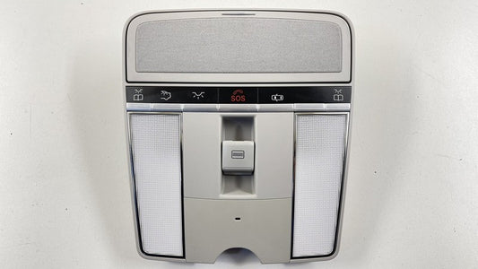 2168205226 / A2168205226 / A 216 820 52 26 5226 07-09 MERCEDES BENZ W221 S550 FRONT OVERHEAD CONSOLE READING LIGHT DOME 