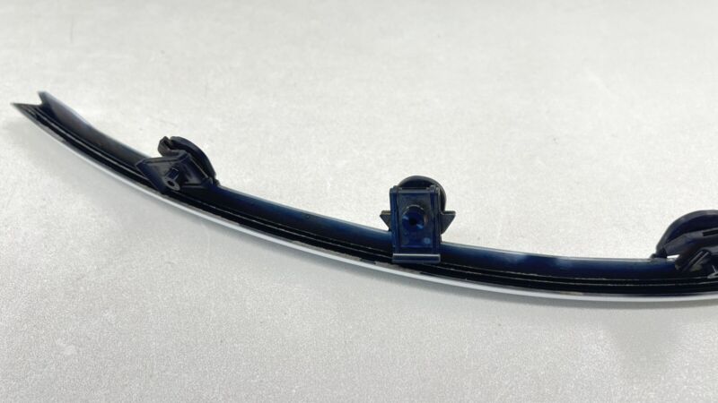 63873-6GR0B / 63873 6GR0B / 638736GR0B 24-25 NISSAN Z NISMO LEFT & RIGHT FRONT FENDER FLARE TRIM MOULDING WHITE OEM