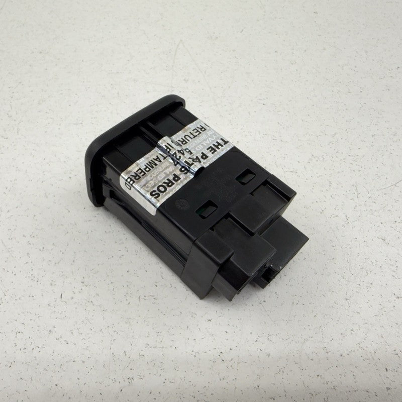 2021 Chevrolet Camaro ZL1 Center Console USB Port Auxiliary Jack 13526