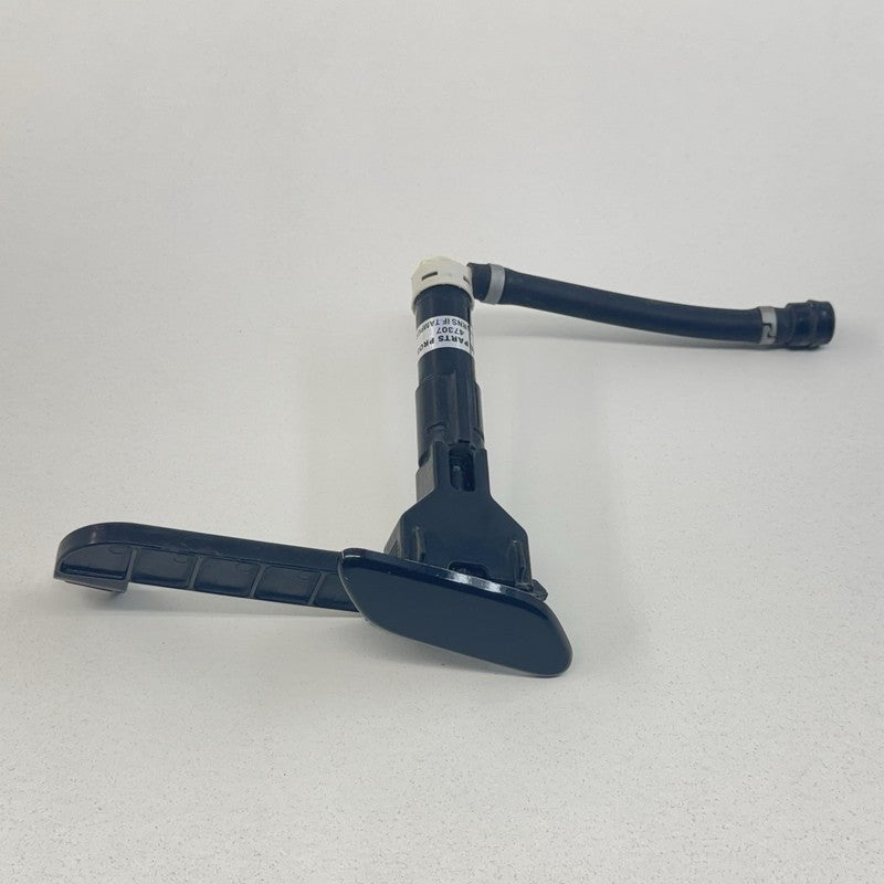 85207-53050 / 85207 53050 / 8520753050 08-14 Lexus IS F Right Front Headlight Head Light Lamp Washer 85207-53050 OEM