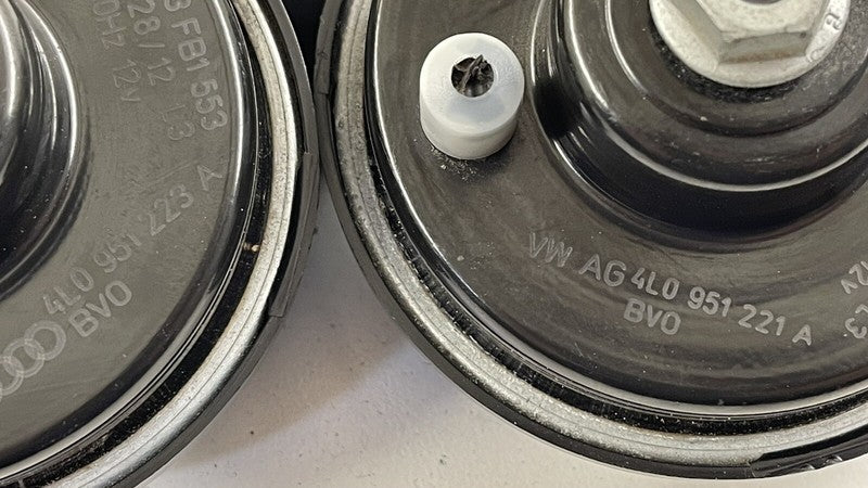4L0 951 221 A / 4L0951221A 08-15 AUDI R8 HIGH LOW TONE PITCH HORN SIREN ALARM PAIR OEM