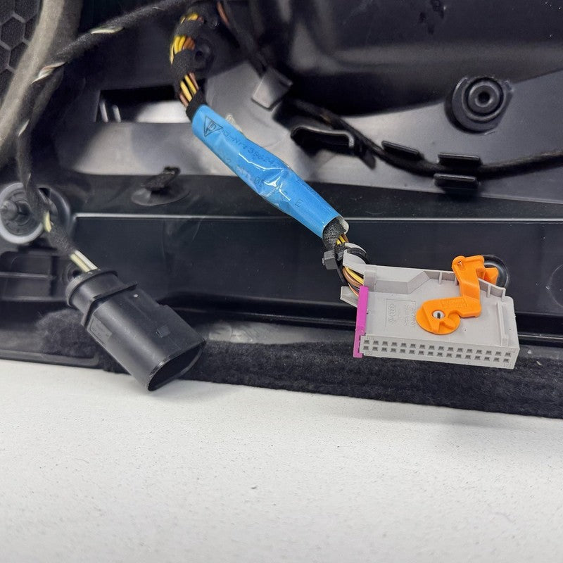 987.656.086.00 / 987 656 086 00 / 98765608600 05-12 Porsche Boxster Cayman 987 Driver Left Door Panel Interior Cover Tri