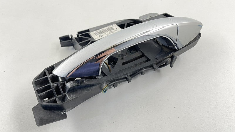 2217600834 / A2217600834 / A 221 760 08 34 0834 07-13 MERCEDES BENZ W221 S CLASS PASSENGER RIGHT REAR EXTERIOR DOOR HAND