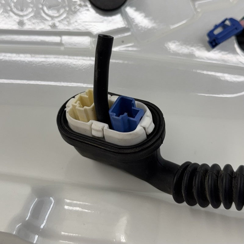 82819-48280 / 82819 48280 / 8281948280 08-13 Toyota Highlander Rear Tailgate Spoiler Wing W/ Third Brake Light OEM