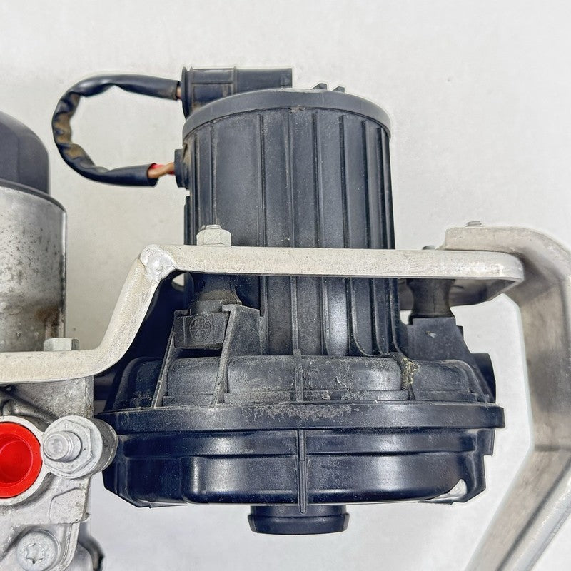 7 836 449 / 7836449 06-10 BMW M6 E63 E64 SECONDARY AIR PUMP W/ ENGINE OIL COOLER FILTER ASSEMBLY OEM