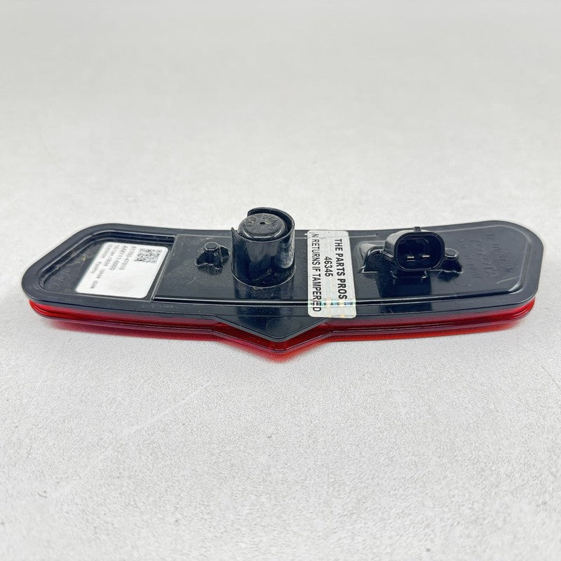 81750-47010 / 81750 47010 / 8175047010 23-25 Toyota Prius Right Rear Bumper Side Reflector Marker 81750-47010 OEM
