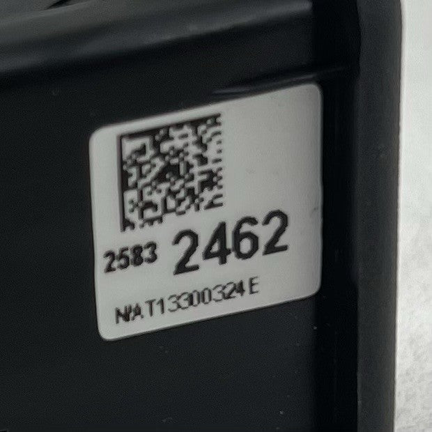 25832462 12-15 CHEVROLET CAMARO ZL1 CENTER CONSOLE USB PORT SOCKET 25832462 OEM