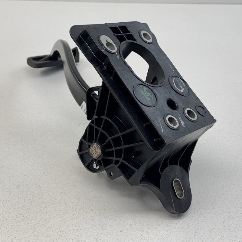 85711112 24-26 Silverado Sierra 2500 3500 Brake Pedal Assembly 85711112 OEM