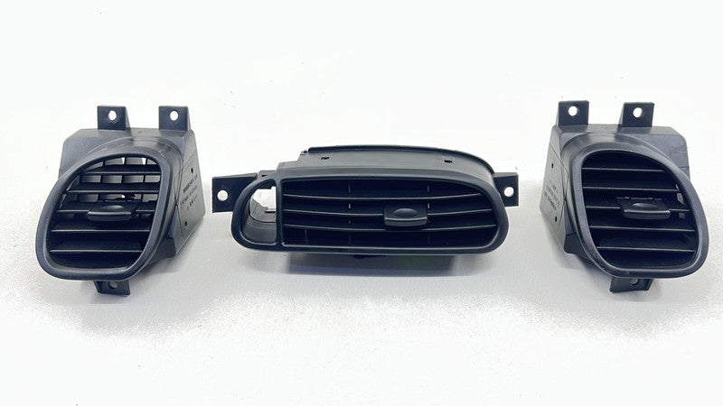 10406515 97-04 CHEVROLET CORVETTE C5 FRONT LEFT & RIGHT DASH AIR VENT GRILL TRIM SET OEM