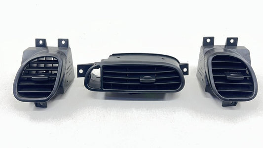 10406515 97-04 CHEVROLET CORVETTE C5 FRONT LEFT & RIGHT DASH AIR VENT GRILL TRIM SET OEM