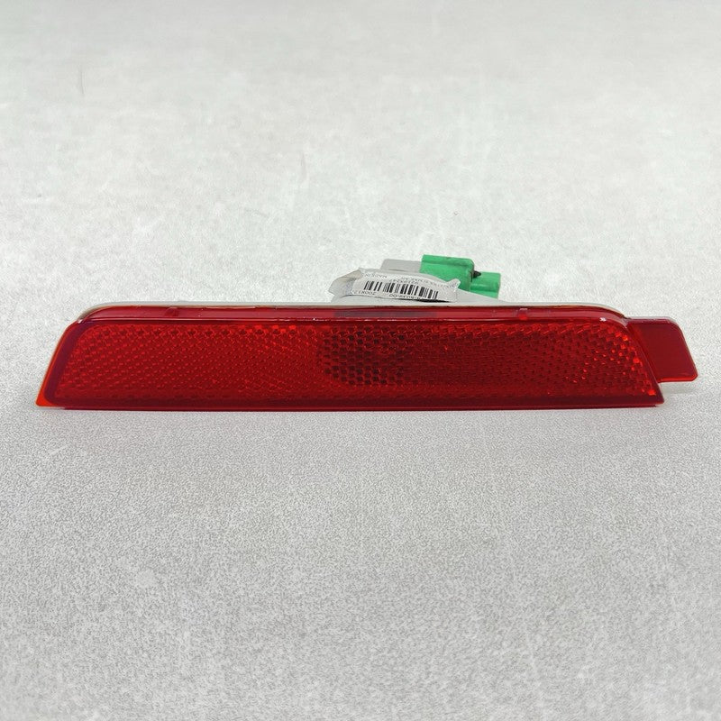 92195247 10-15 CHEVROLET CAMARO SS PASSENGER RIGHT REAR BUMPER SIDE REFLECTOR MARKER OEM