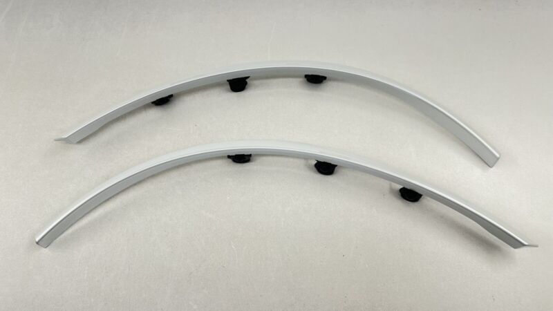 63873-6GR0B / 63873 6GR0B / 638736GR0B 24-25 NISSAN Z NISMO LEFT & RIGHT FRONT FENDER FLARE TRIM MOULDING WHITE OEM