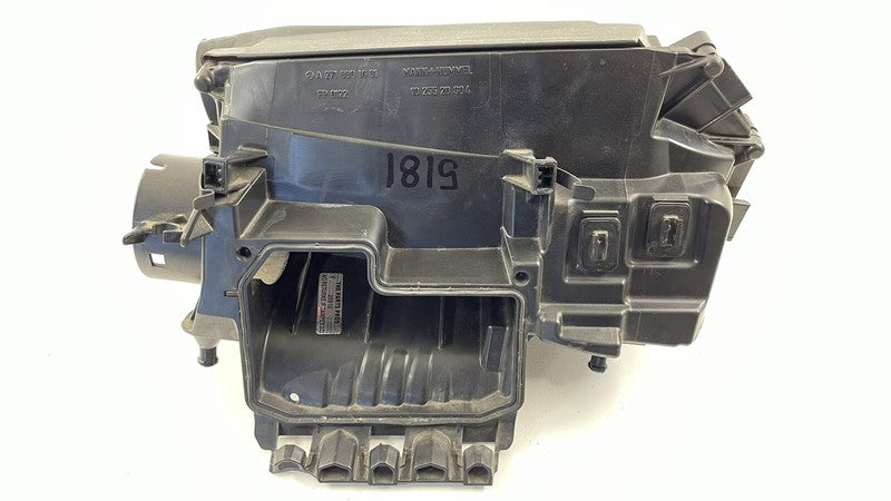 2710940304 / A2710940304 / A 271 094 03 04 0304 12-14 MERCEDES BENZ W204 C250 ENGINE AIR CLEANER BOX 2710901601 OEM