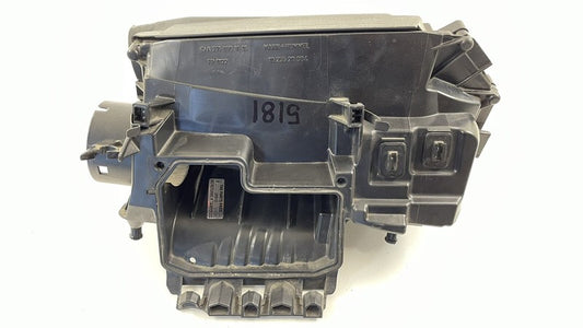 2710940304 / A2710940304 / A 271 094 03 04 0304 12-14 MERCEDES BENZ W204 C250 ENGINE AIR CLEANER BOX 2710901601 OEM