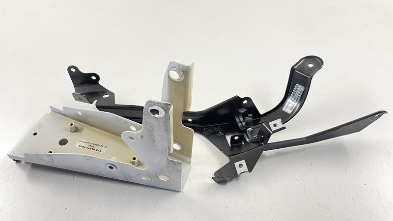 970.504.356.02 / 970 504 356 02 / 97050435602 10-16 PORSCHE PANAMERA RIGHT FRONT FENDER BRACKET SUPPORT MOUNT PAIR OEM