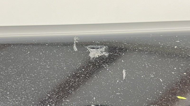 A 218 690 02 40 0240 / A2186900240 / 2186900240 12-14 MERCEDES-BENZ CLS550 RIGHT SIDE SKIRT ROCKER PANEL COVER TRIM BLAC