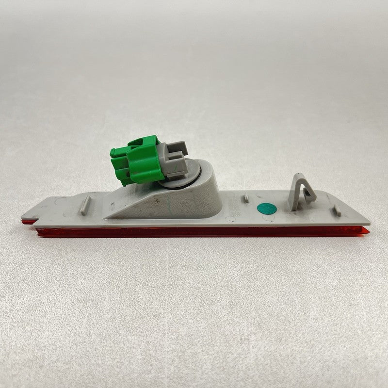 92195247 10-15 CHEVROLET CAMARO SS PASSENGER RIGHT REAR BUMPER SIDE REFLECTOR MARKER OEM