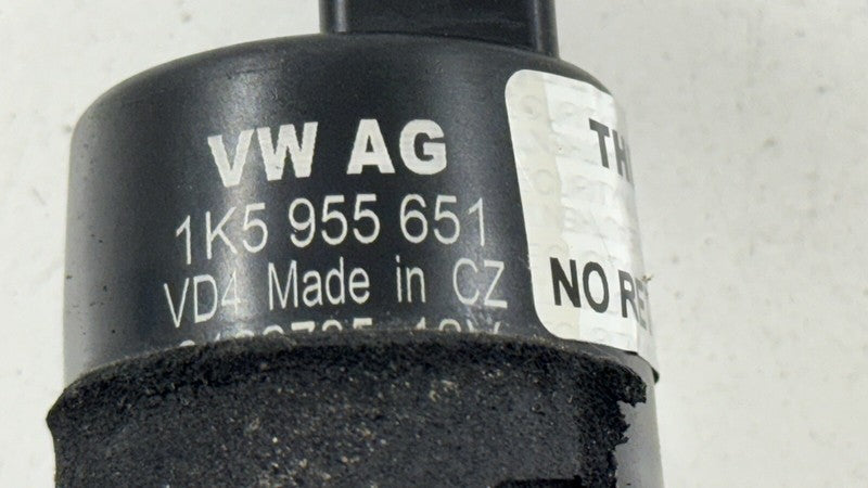 1K5 955 651 / 1K5955651 11-23 AUDI A8 S8 WASHER BOTTLE WATER PUMP MOTOR SENDING UNIT 1K5955651 OEM