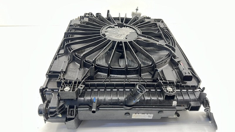 8452 0772 / 84520772 22-26 CADILLAC CT5 V BLACKWING RADIATOR CONDENSER FAN ASSEMBLY OEM