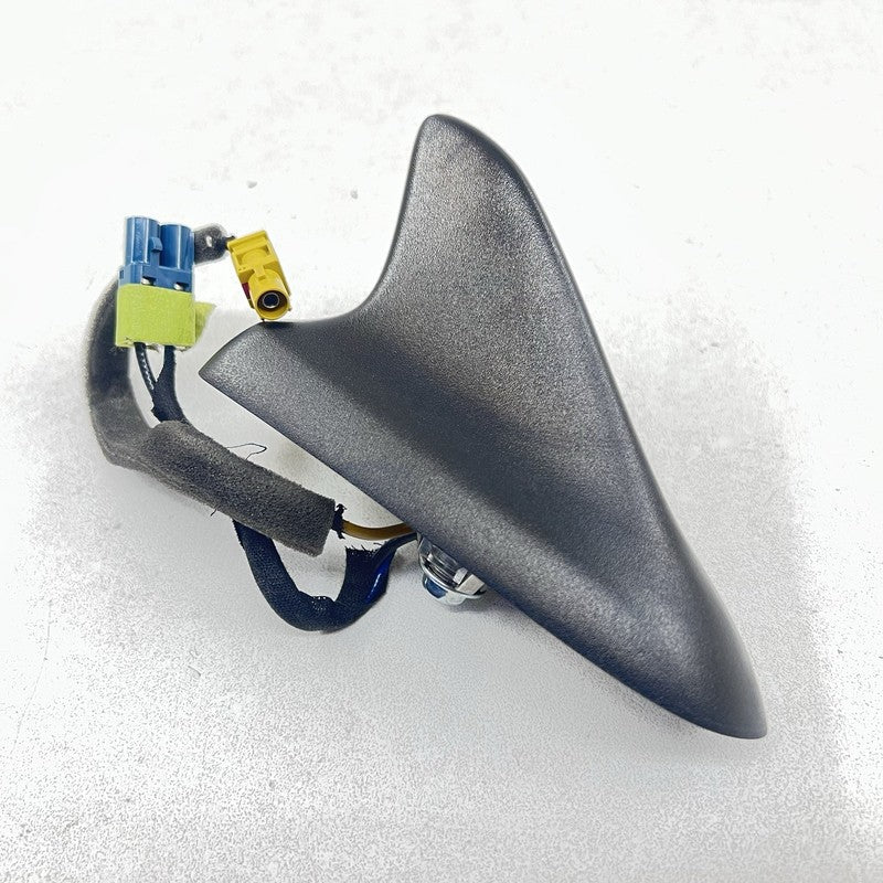 92232295 10-15 CHEVROLET CAMARO SS ROOF SHARK FIN ANTENNA RECEIVER 92232295 OEM