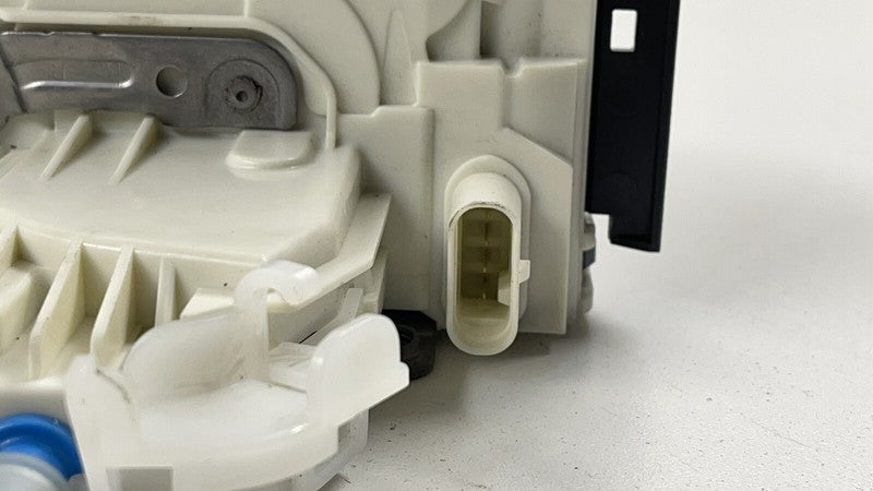 0997300435 / A0997300435 / A 099 730 04 35 0435 08-14 MERCEDES BENZ W204 W212 C E CLASS RIGHT REAR DOOR LOCK LATCH ACTUA