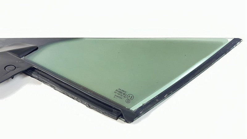 43R-000470 / 43R 000470 / 43R000470 07-17 ASTON MARTIN VANTAGE RIGHT FRONT DOOR CORNER VENT GLASS WINDOW OEM