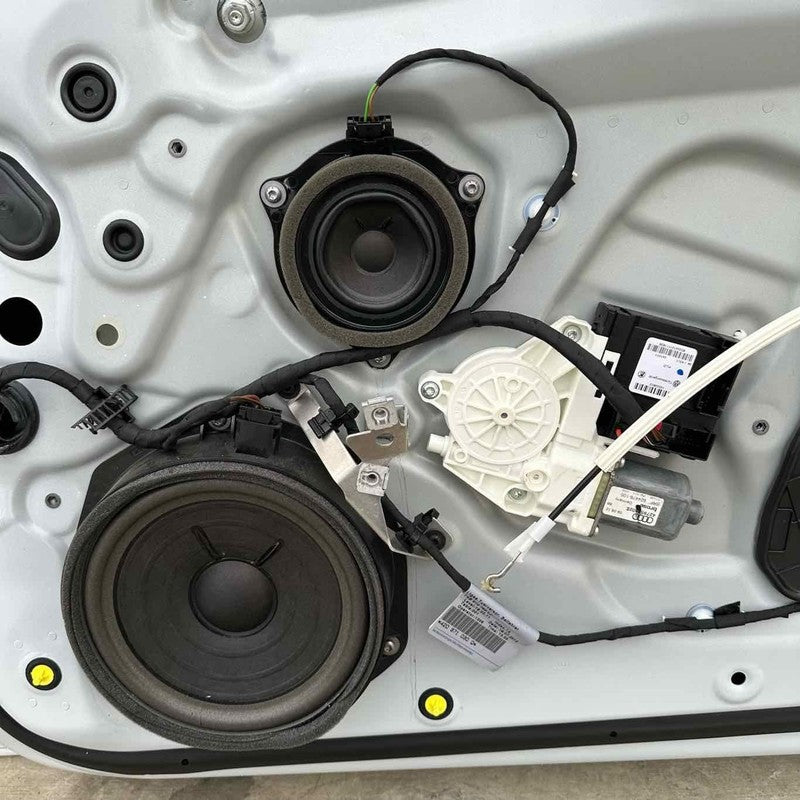 11-15 AUDI R8 SPYDER PASSENGER RIGHT DOOR COMPLETE W/ GLASS WHITE OEM