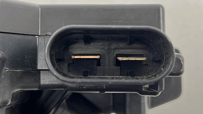 A 205 540 17 50 1750 / A2055401750 / 2055401750 15-21 MERCEDES-BENZ C63S W205 ENGINE BAY FUSE RELAY JUNCTION BOX OEM