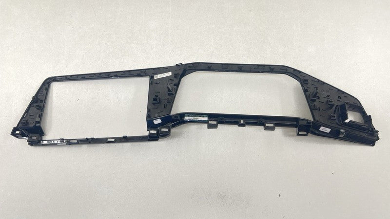 5H1-857-211-C / 5H1.857.211.C / 5H1 857 211 C / 5H1857211C 22-25 VOLKSWAGEN GOLF R CENTER DASH DISPLAY SCREEN RADIO SURR