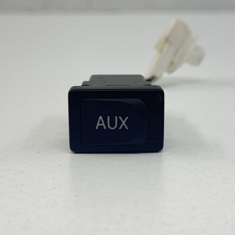 86190-53020 / 86190 53020 / 8619053020 06-08 Lexus IS250 IS350 IS F Auxiliary AUX Jack Input Port 86190-53020 OEM