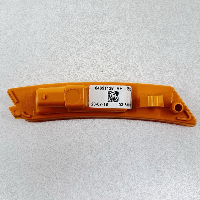 84691128 22-24 CADILLAC CT5 BLACKWING RIGHT FRONT BUMPER SIDE MARKER REFLECTOR LIGHT OEM