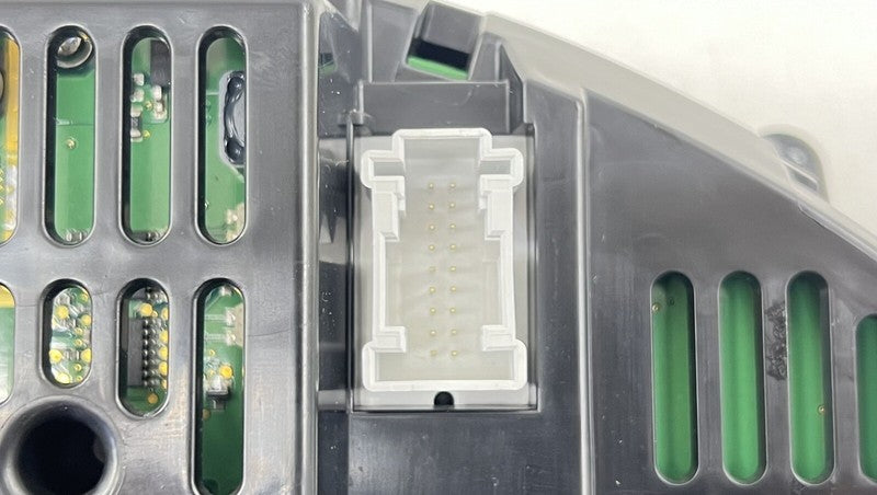 A 218 900 74 02 7402 / A2189007402 / 2189007402 12-14 MERCEDES BENZ CLS550 SPEEDOMETER INSTRUMENT CLUSTER GAUGE 58K MILE