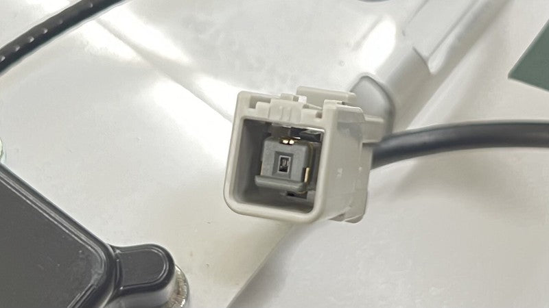 8G43-19C089-AB / 8G43 19C089 AB / 8G4319C089AB 07-10 ASTON MARTIN VANTAGE NAVIGATION RADIO GPS ANTENNA MODULE OEM