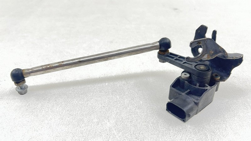 970.333.022.04 / 970 333 022 04 / 97033302204 10-16 PORSCHE PANAMERA RIGHT REAR HEADLIGHT HEIGHT SUSPENSION LEVEL SENSOR