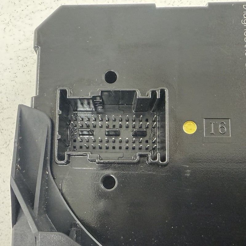 10-18 Mercedes W212 W218 CLS550 E550 Rear SAM Module Relay Fuse Box OE