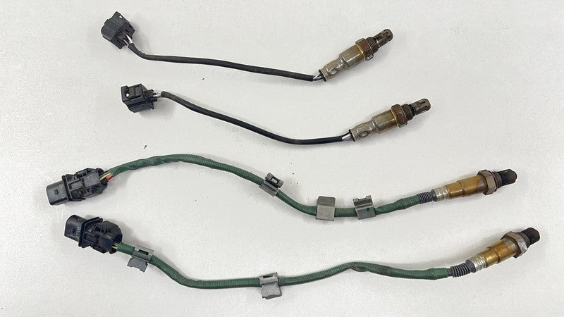 A 006 542 20 18 2018 / A0065422018 / 0065422018 12-18 MERCEDES BENZ CLS550 W218 AIR FUEL RATIO OXYGEN O2 SENSOR SET OF 4